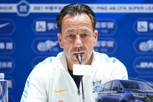 爱游戏平台体验-范加斯特总结不败开局:球队实力被低估 配得上7分